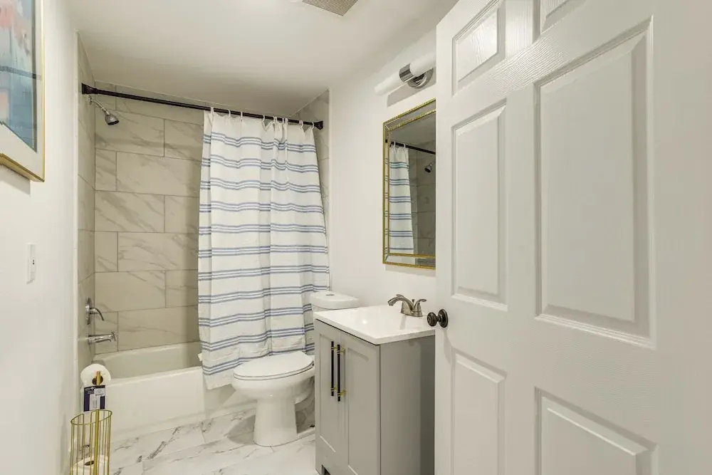4 Mi to Gaylord Rockies: Modern Aurora Apartment