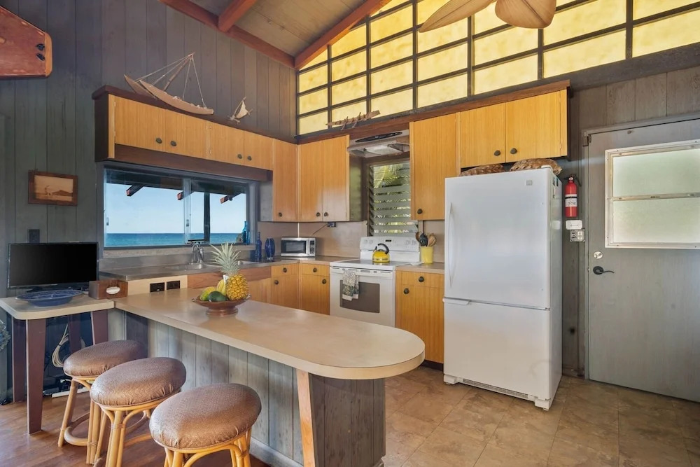 Kona Sunshine 2 Bedroom Home by RedAwning