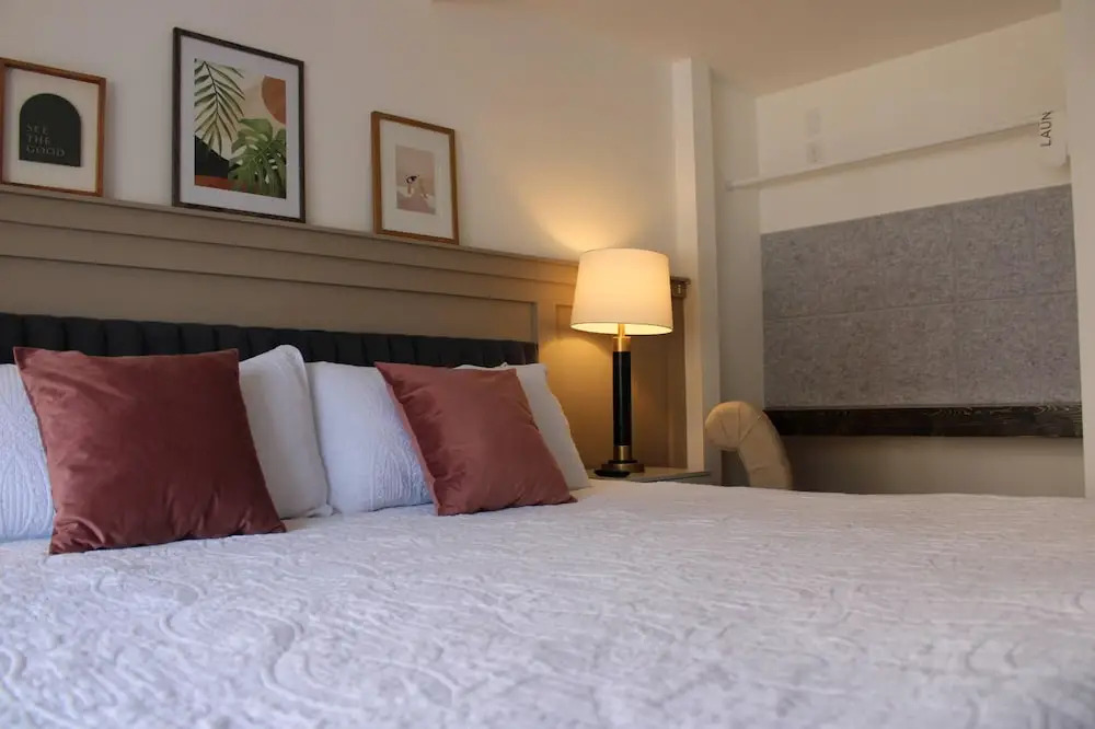 The Brooks Hotel Restaurant and Lounge
