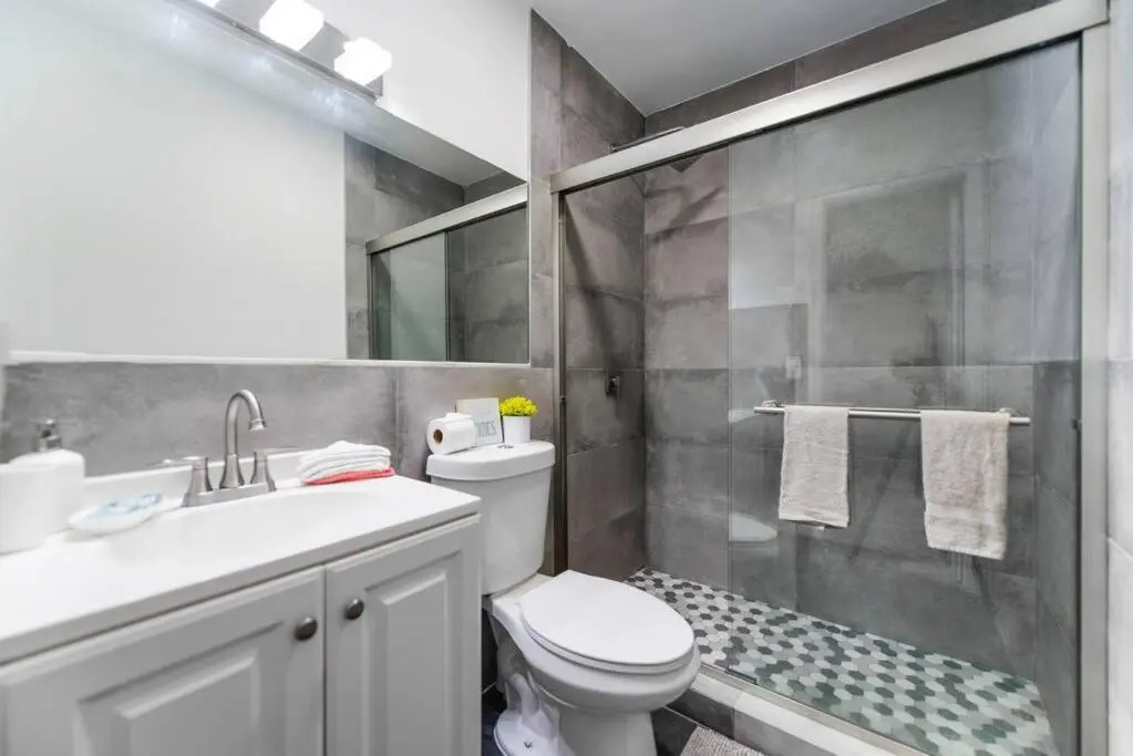 *Beautiful Family House 3 bd/2 bathrooms+backyard*