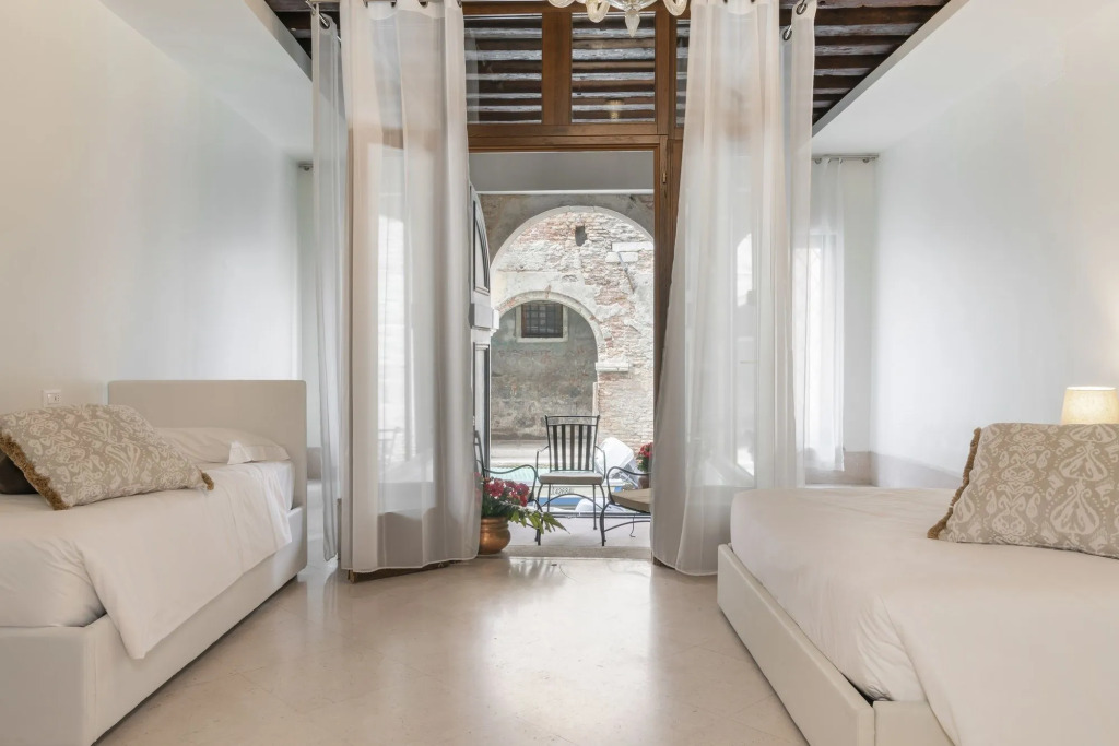 Riva Palace Apartments by Wonderful Italy