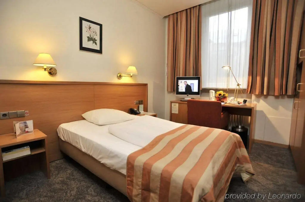 Golden Tulip Central Molitor