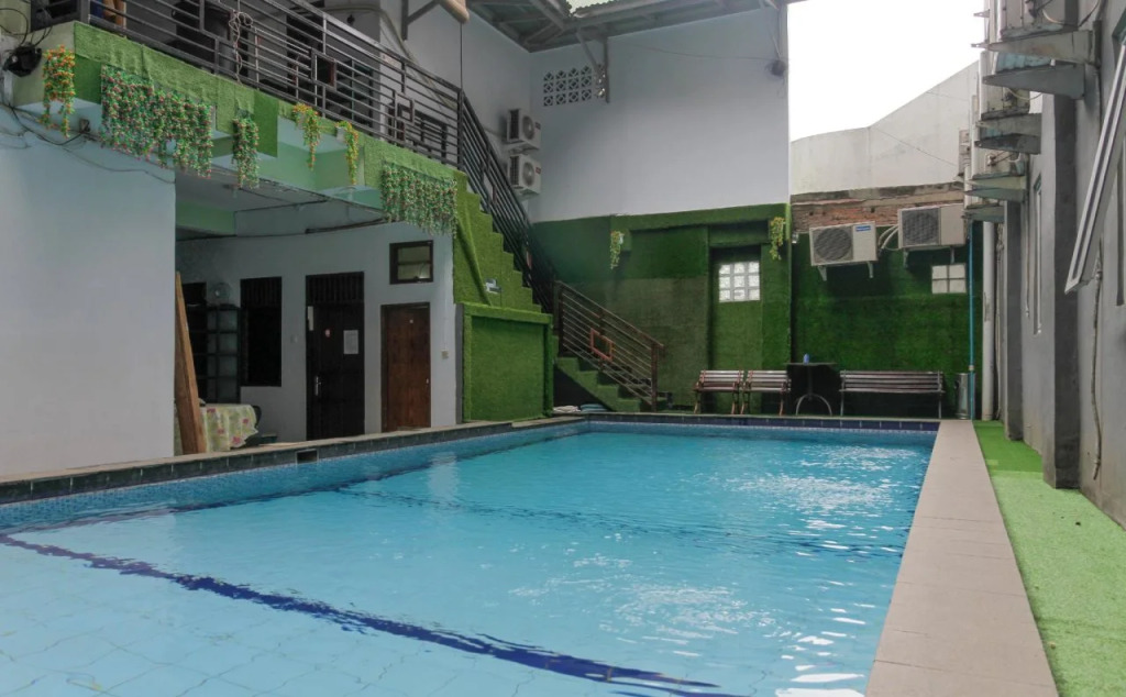 RedDoorz Plus near Budi Luhur University Jakarta