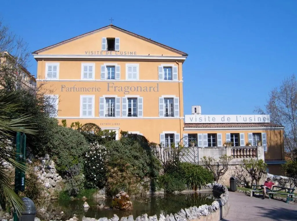 2 pièces neuf au pied des musées - wifi & parking gratuit
