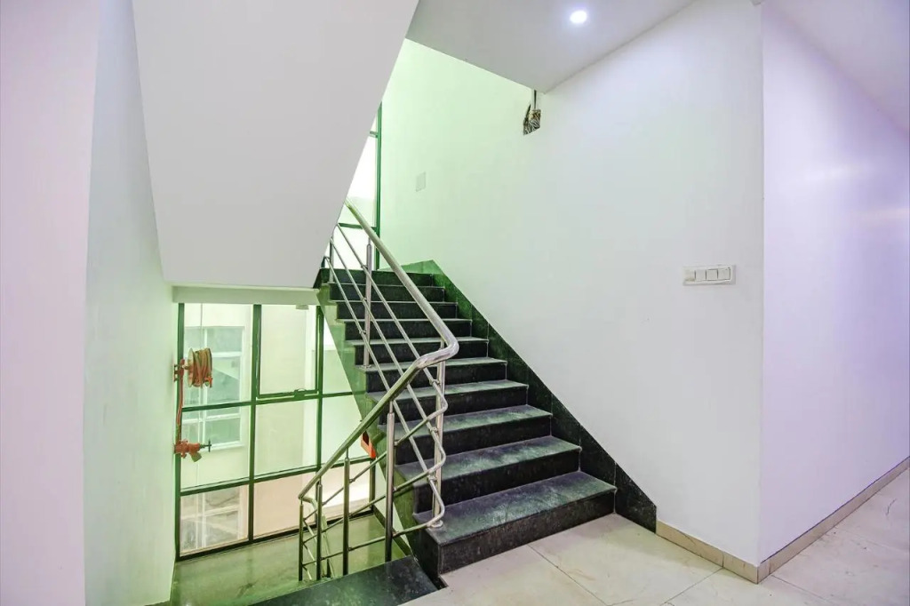 FabHotel Rani Tower - Chinar Park