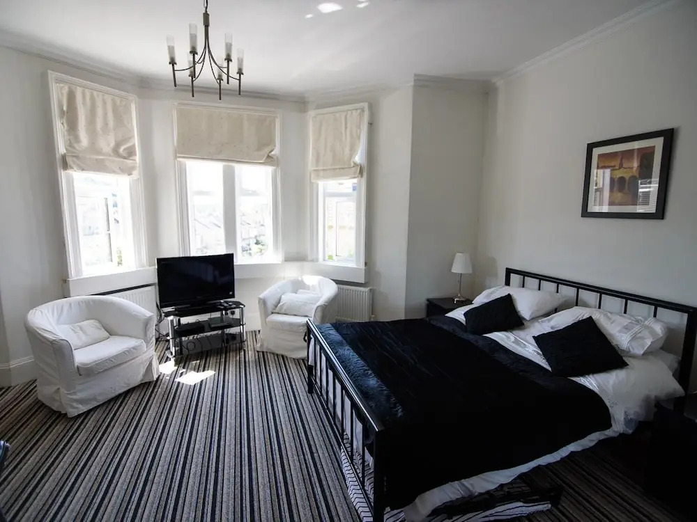 10 Lime Grove