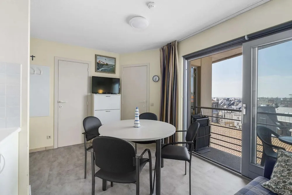Spacious Studio Near Seafront