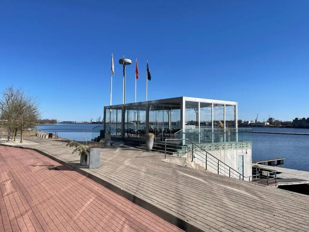 Beautiful 1-bedroom apartment 5 min from center with free parking