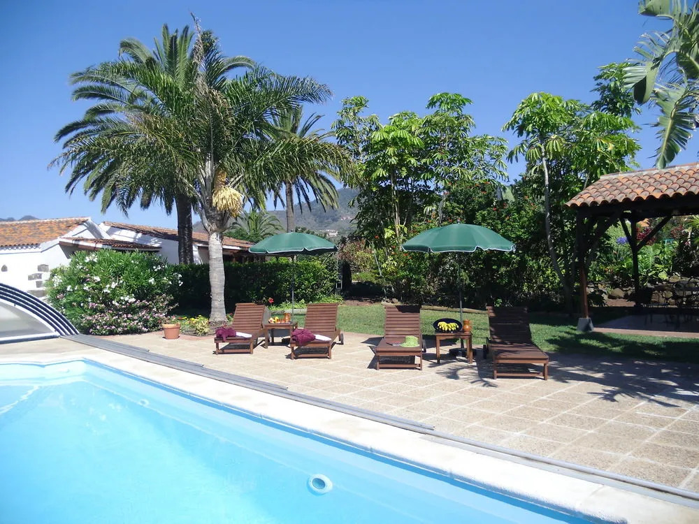 Finca El Picacho Apartments in the countryside 2 Km from the beach
