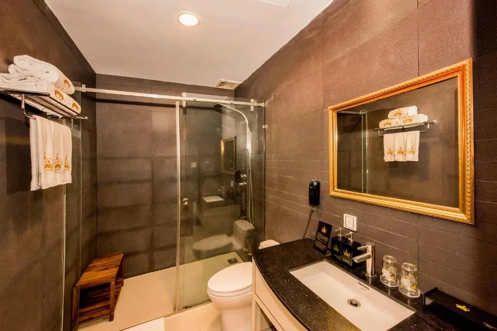 Golden Crown Hotel