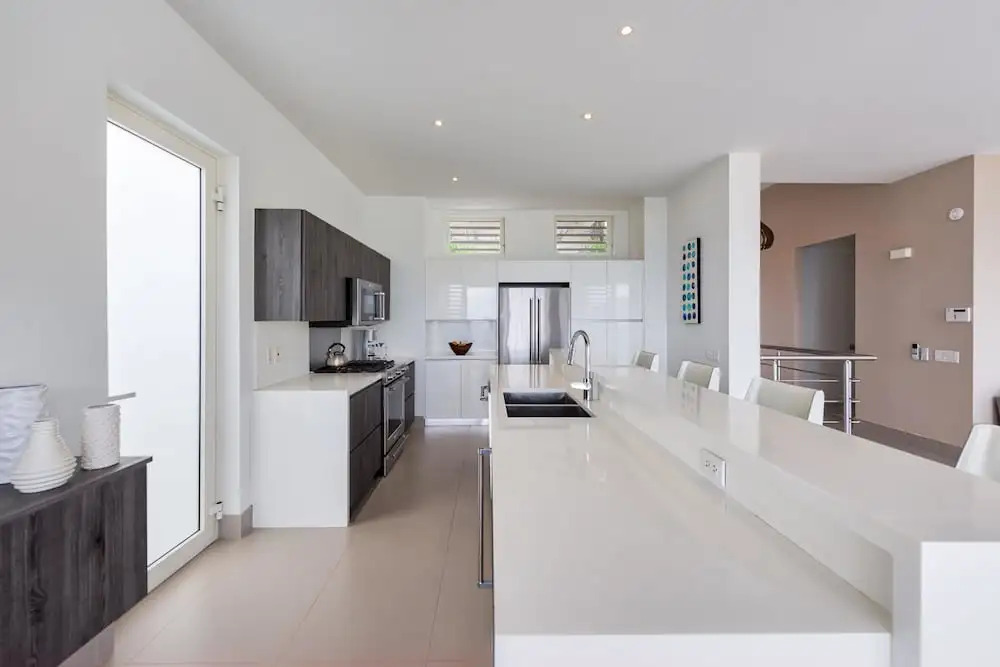 Modern Ocean View Villa, Huge Lap Pool, AC, Free Wifi, Sat TV, Beach Access