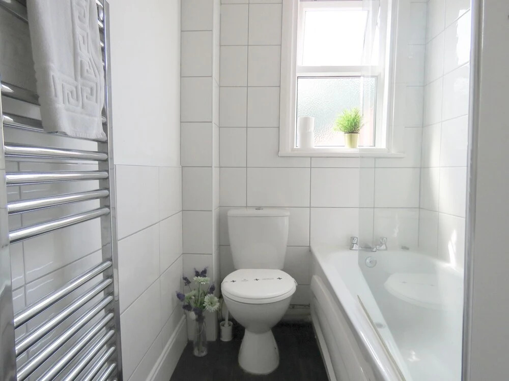 Tudors eSuites Coventry Townhouse Private Garden Free Parking