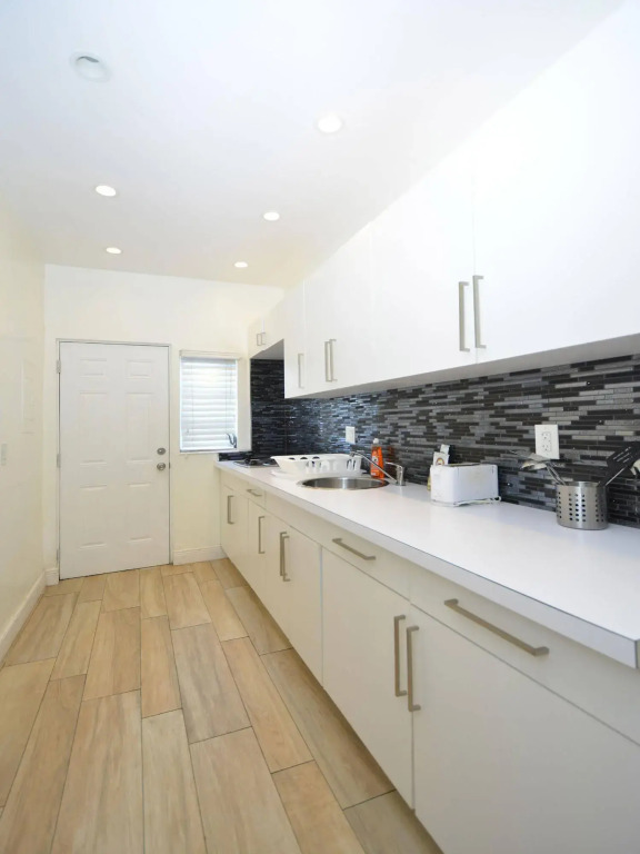 Sunrise Court Apartments