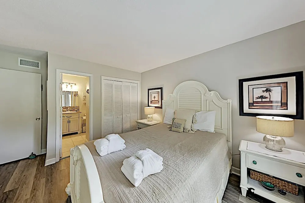 New Listing! Tranquil At The Beach 2 Bedroom Condo