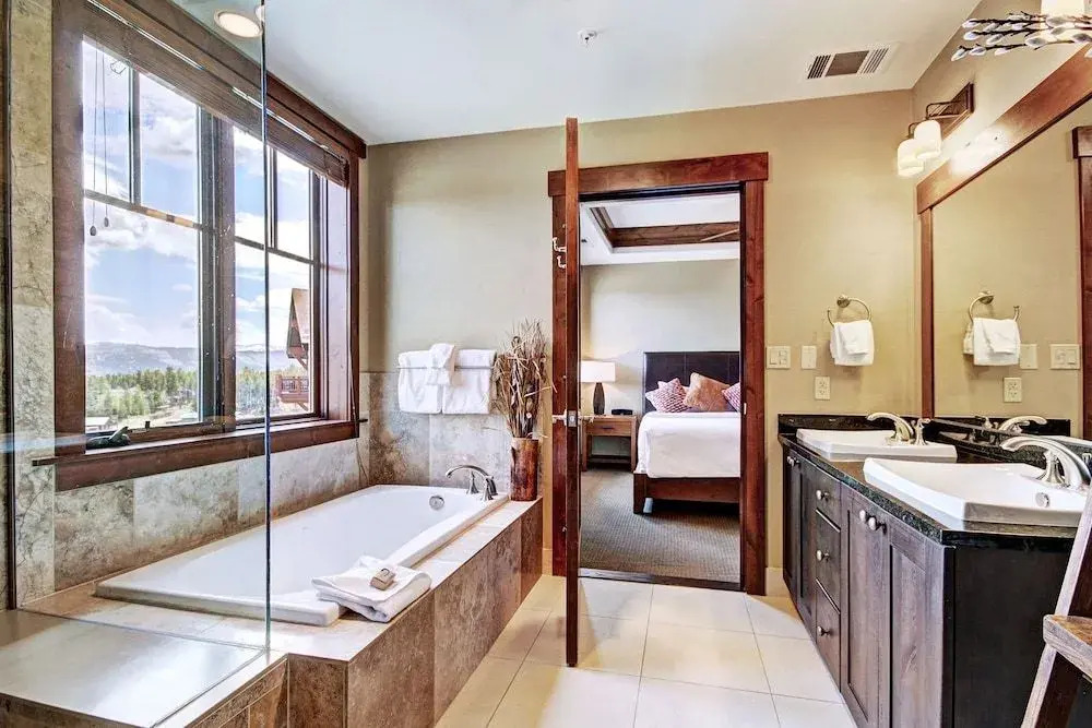 One Ski Hill Place S8412