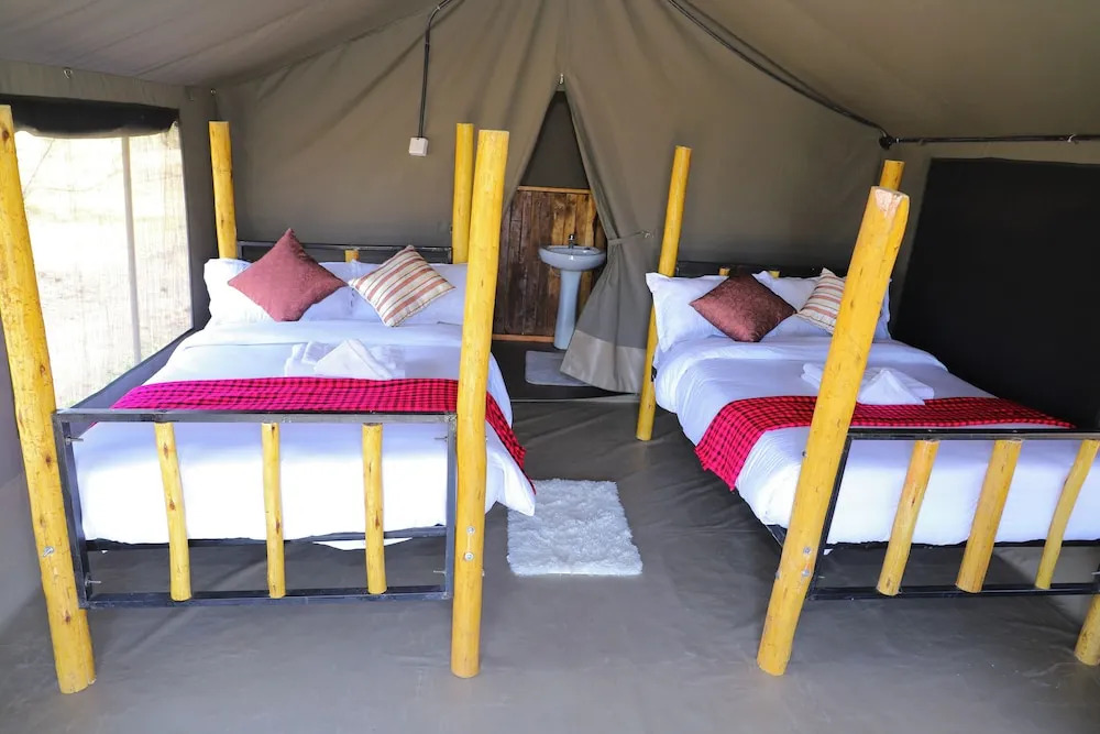 Emunyan Mara Camp