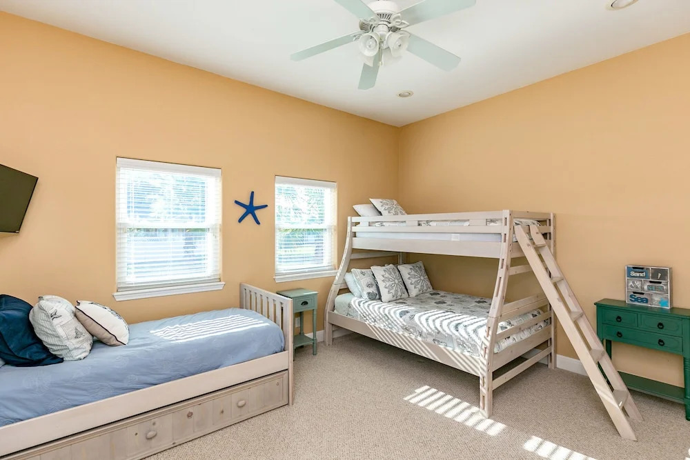 Walk To Beach! 3br, 3ba In Royal Sands With Access To 2 Pool 3 Bedroom Home