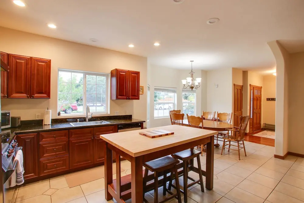 Downtown Coeur Dalene Home Rental: Walk to Beach!