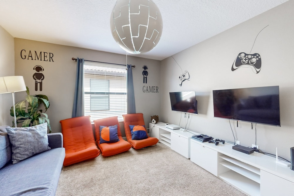 Spacious Getaway With 2 Themed Game Rooms, Private Pool, & Pool spa