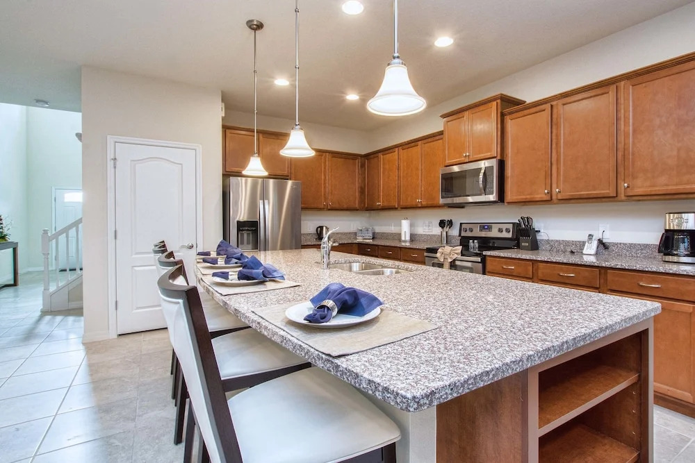 Windsor at Westside-8 Bedrooms House w/pool-3711WW