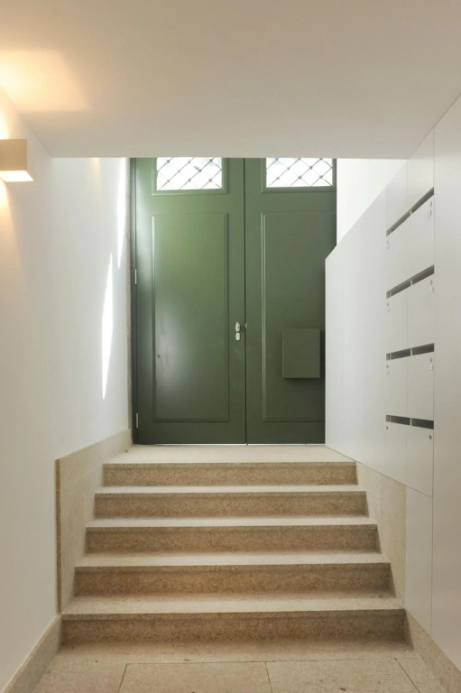 Sunday - Lovely Mezzanine with FREE PARKING