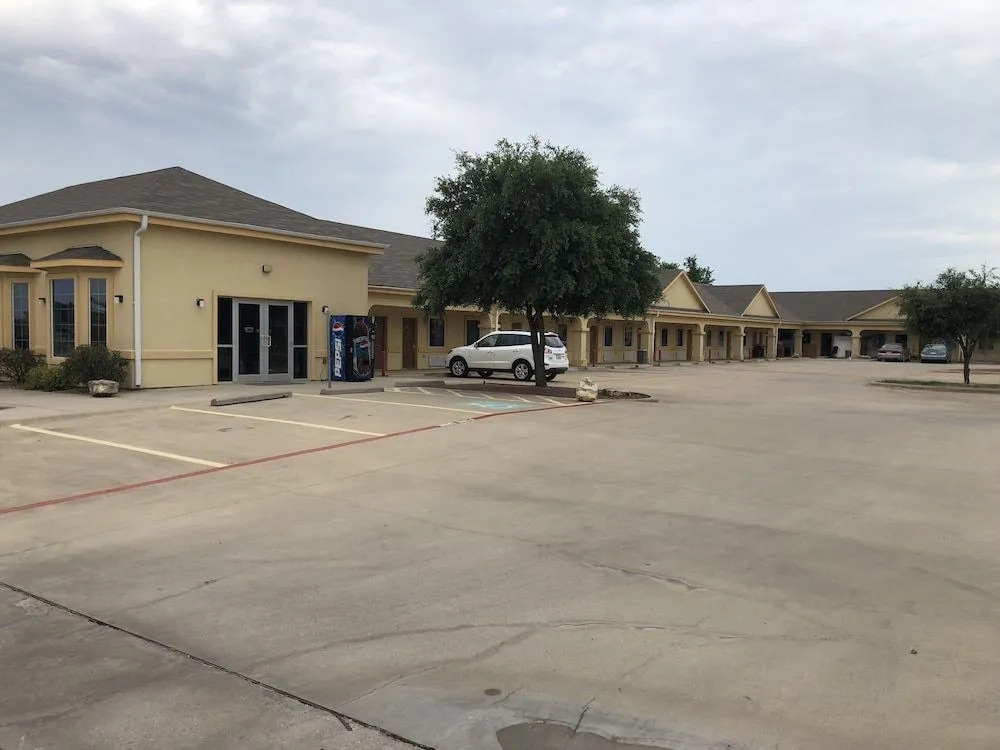 Whitesboro Inn & Suites