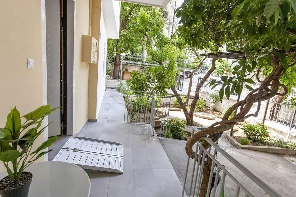 Privilege Apt with Private Yard- Parking