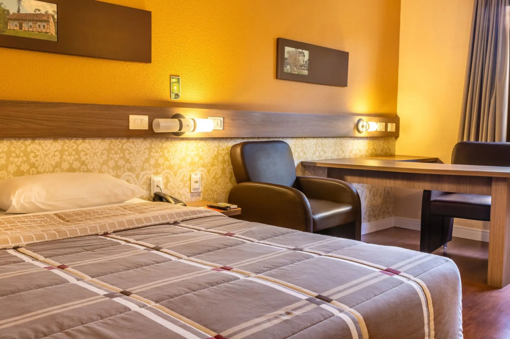 dec 10 hotel