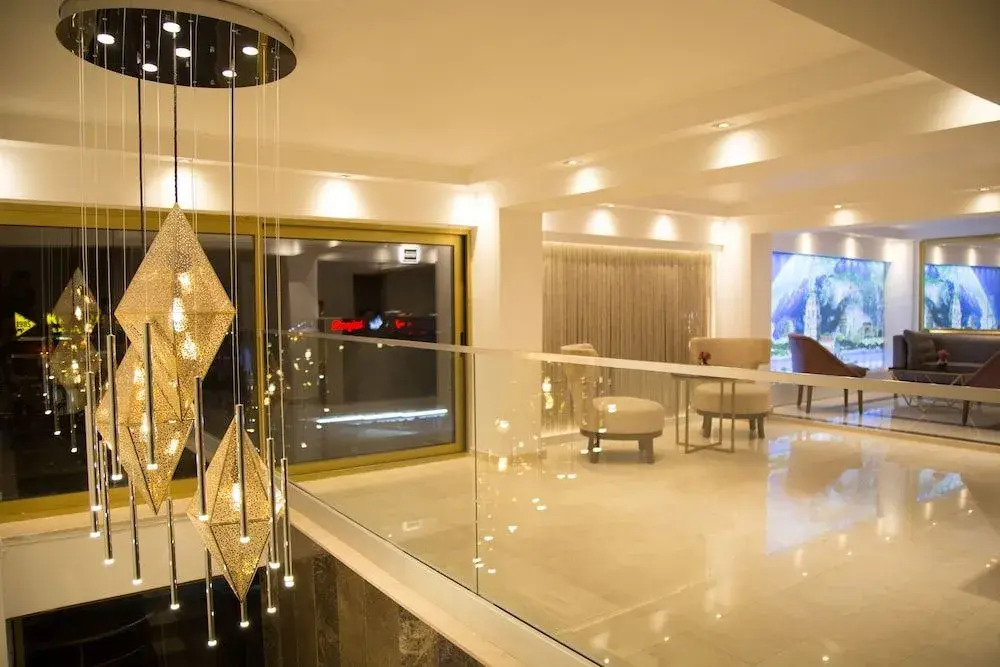 TN & CO Hotel