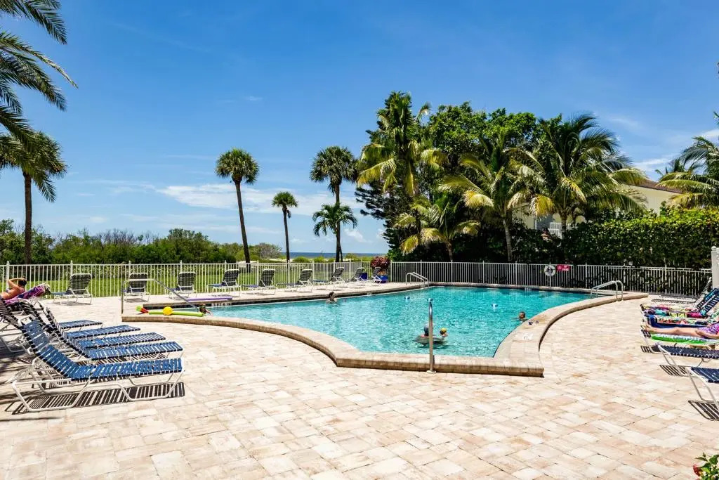 Sun Caper 208, Sleeps 6, Gulf Front, 2 Bedrooms, Elevator, Heated Pool