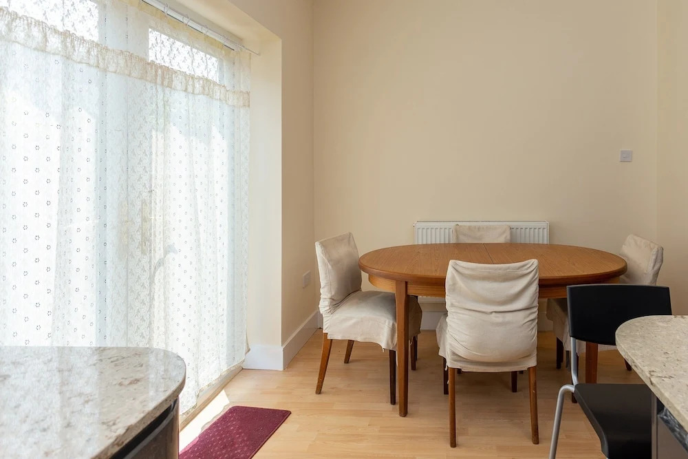 2 Bedroom House In Tooting With Garden
