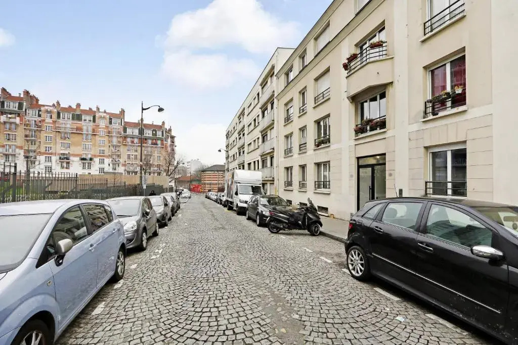 Buttes Chaumont - Sunny 2P apartment