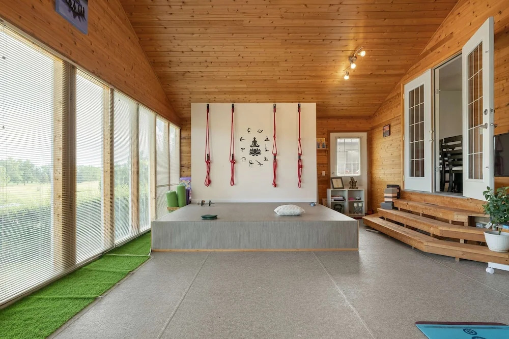 NEW Near Golf Yoga Classes Private Suite Wine