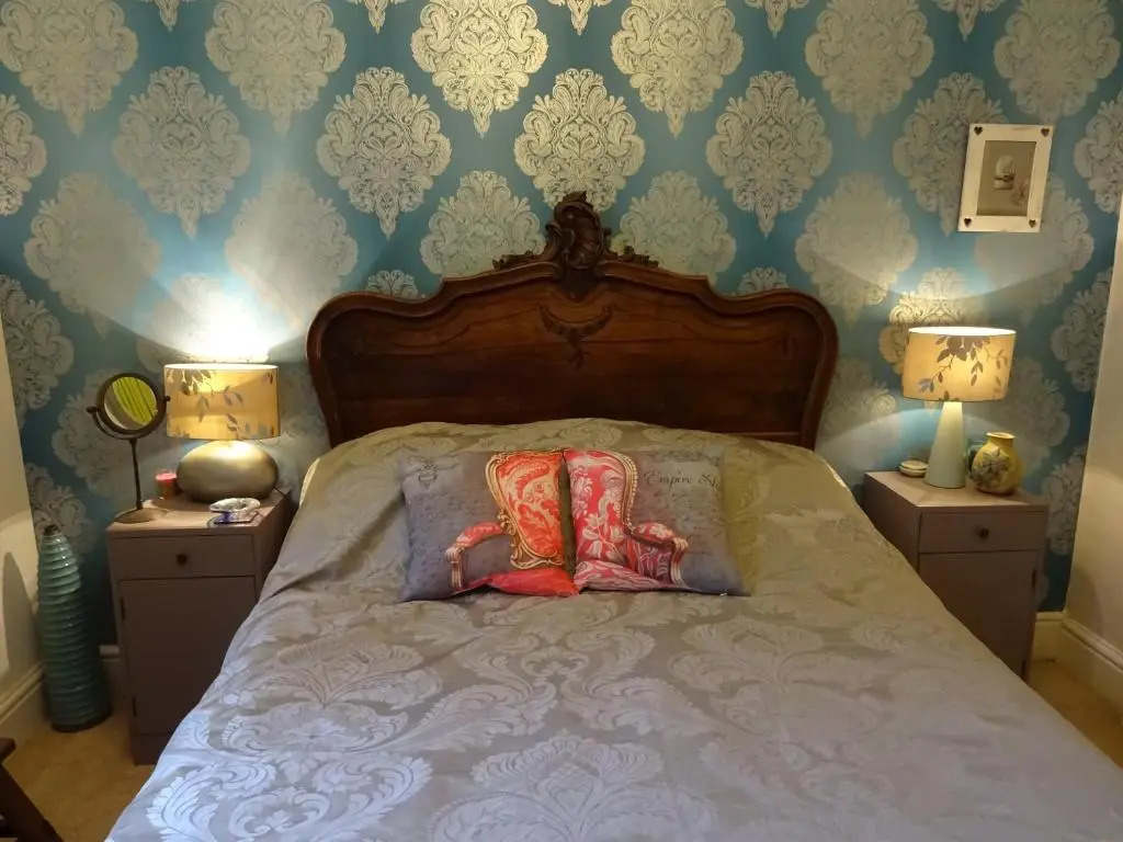 Victorian Gate House Own Bathroom