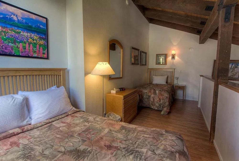 Bear Lake Hideaway by Lake Tahoe Accommodations
