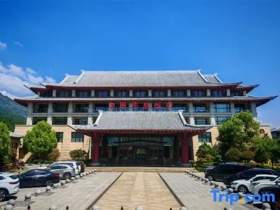 Dengfeng Zhongzhou Huading Hotel