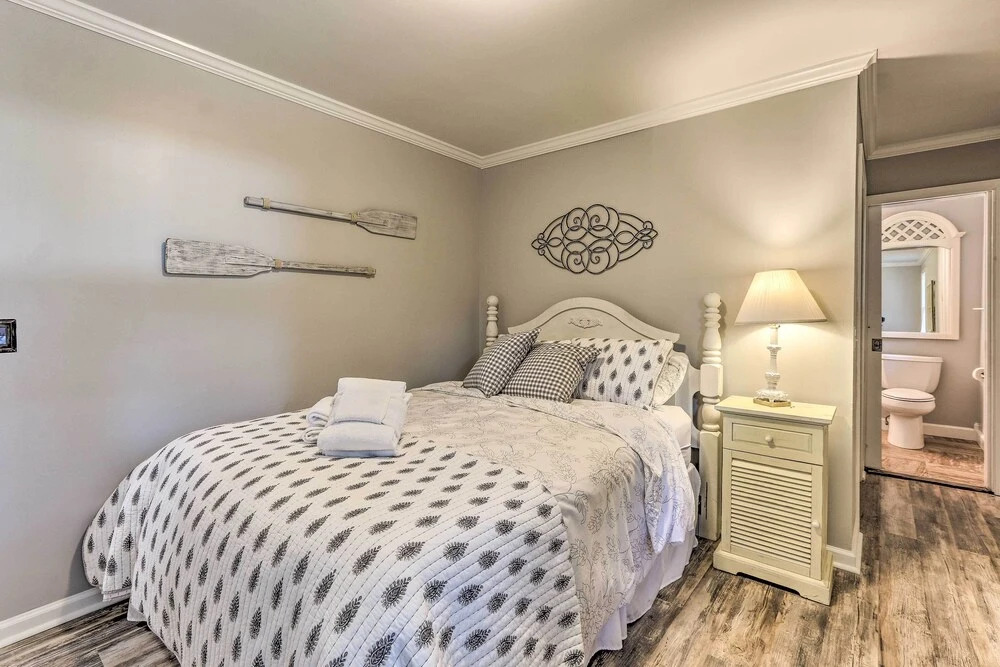 1 Mi to Old Town Bluffton: Home w/ Screened Porch