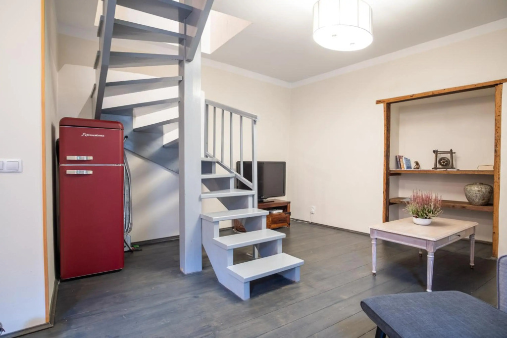 Dream Stay - Bright 2-Bedroom 2-Floor Old Town Apartment