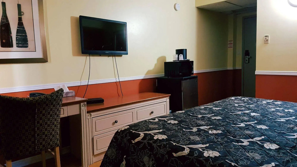Budget Inn 2000
