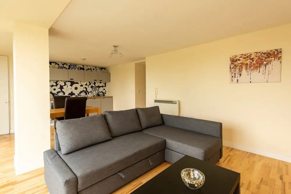 Convenient 1Br Flat Near City Centre