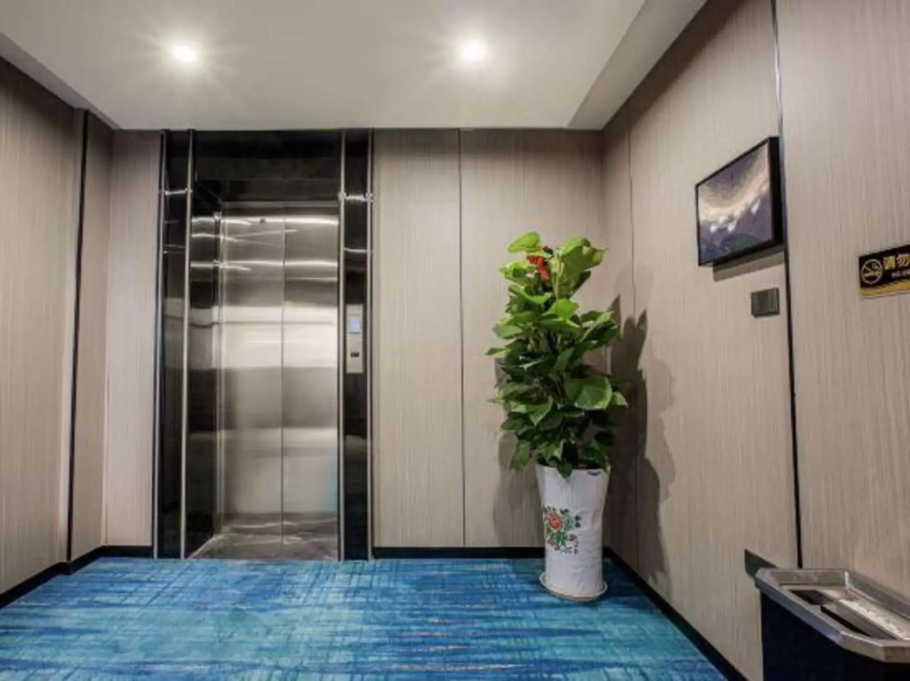 Huangshi Hotel 168