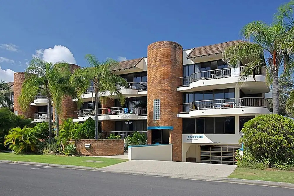Pacific Blue - beachfront 2 BR apartment with pool