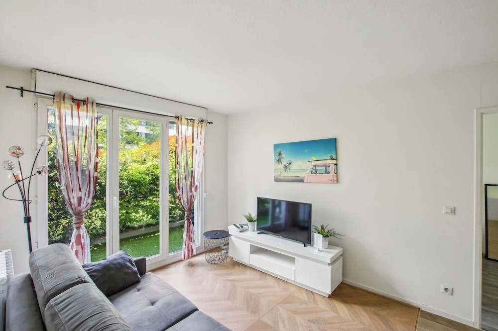 1BR Paris 10th Gare du Nord Stade France
