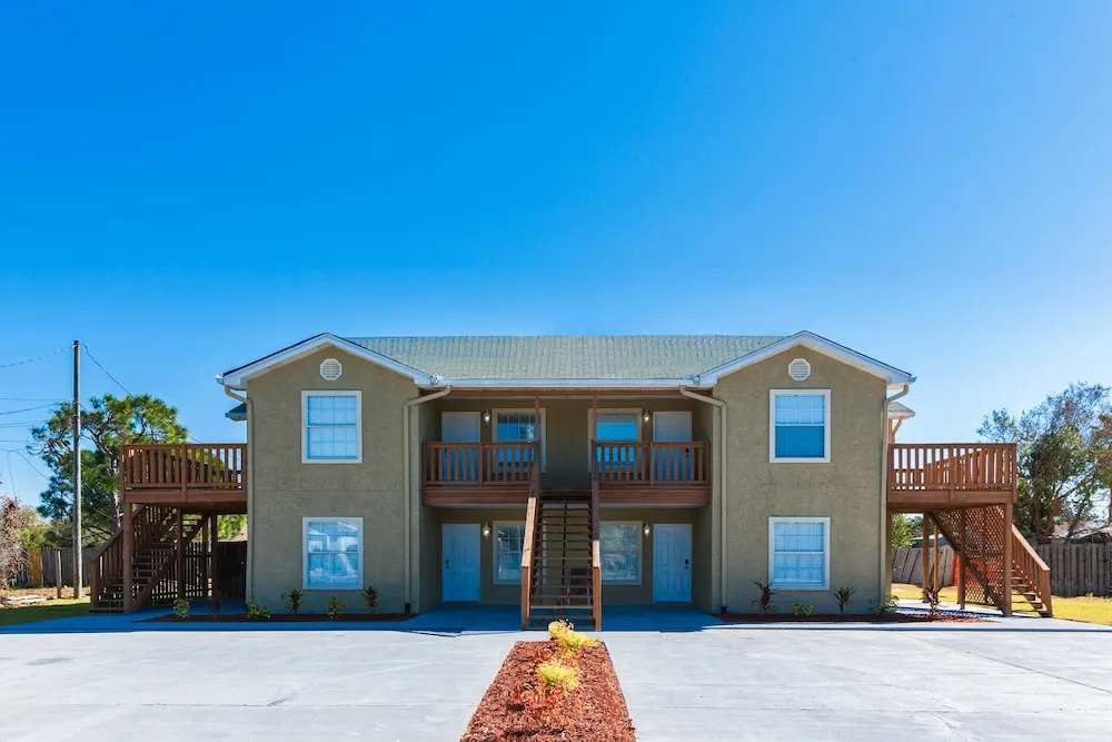 Wisteria Unit A - 2 Br Townhouse