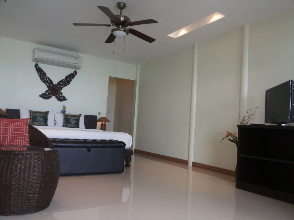 Lipa Lodge Beach Resort