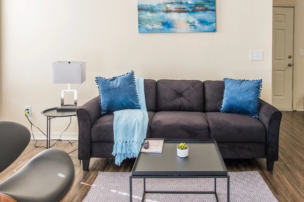 1 BR and 2 BR Jacksonville Beach Apt with Parking by Frontdesk