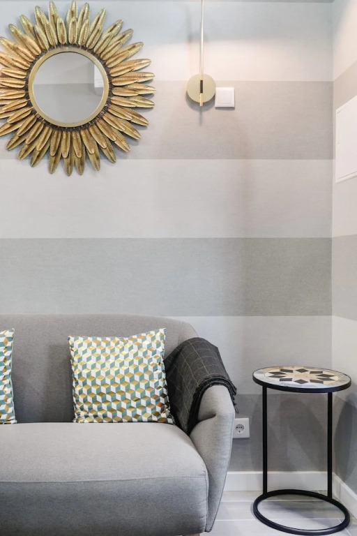 Lis002 · Snuggle up in the Metallic Bed at a Snug, Chic Studio