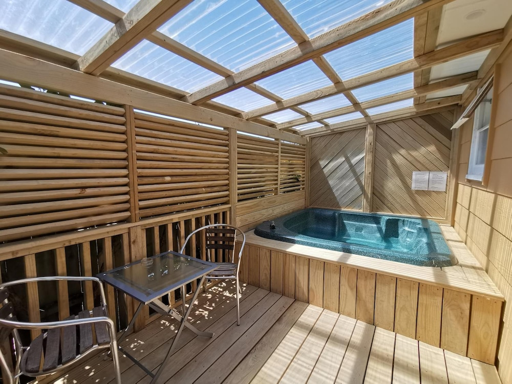 Parakai Geothermal Motel