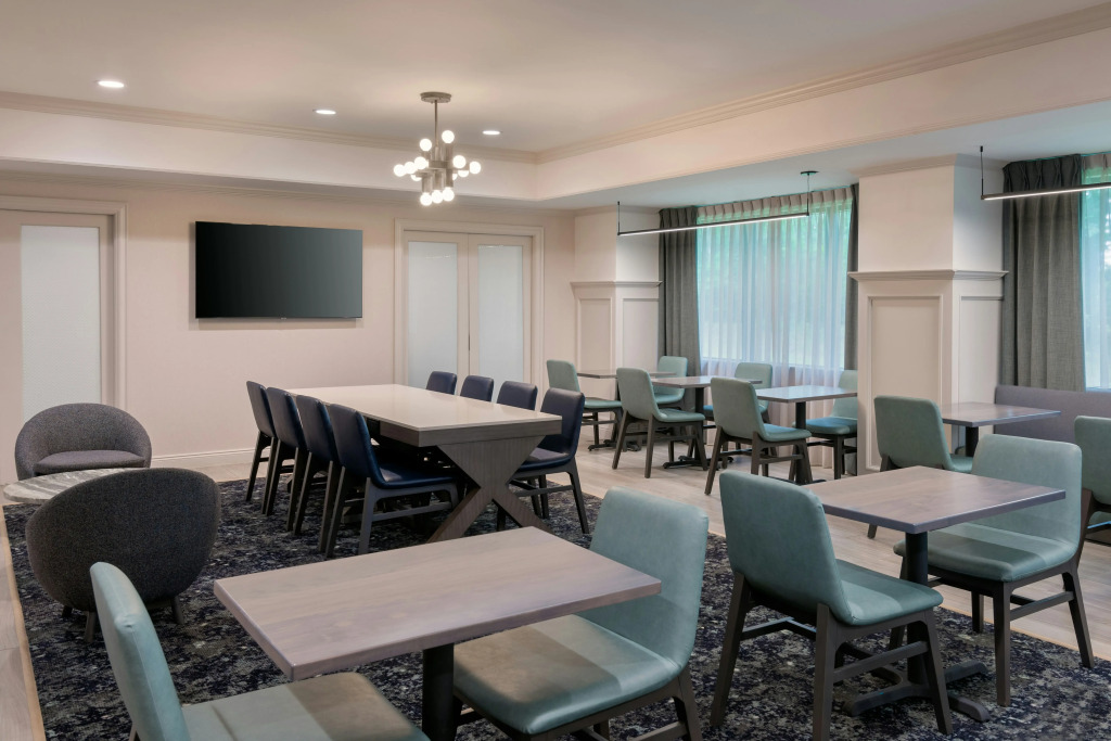 Hampton Inn Hartford Airport