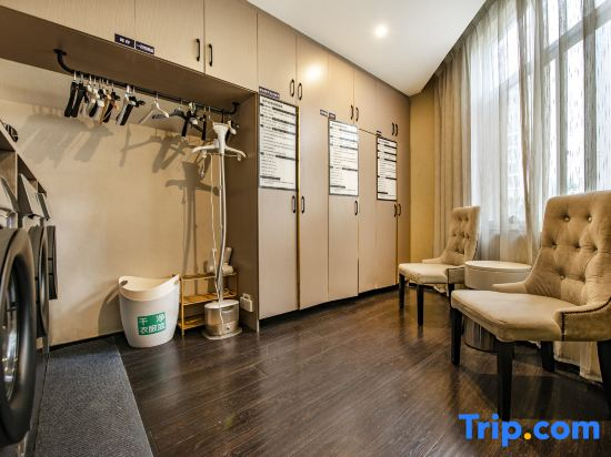 Xiyuemoon Hotel (Kunming Harmony Square Linyuqiao Subway Station Hotel ))
